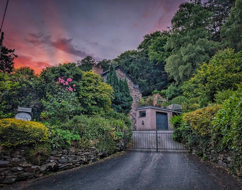 Glasfryn House with Hot Tub